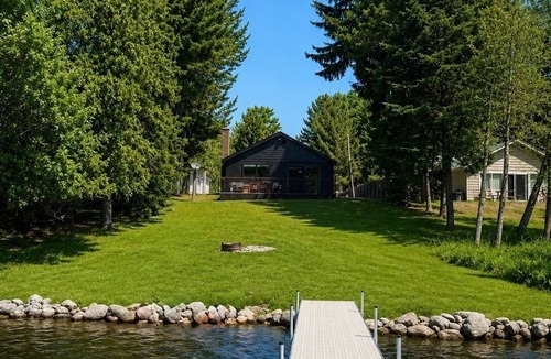 Bellaire House | Waterfront- Modern Luxurious Cabin on Clam Lake – Torch Lake Boating