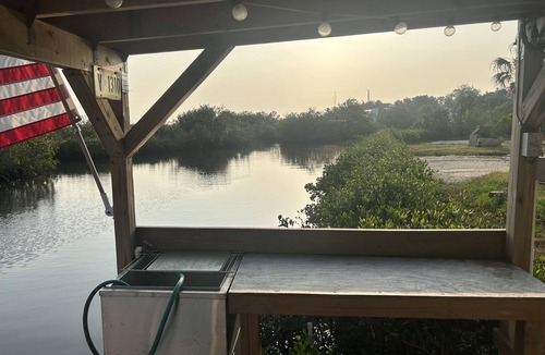 Crystal River House | Waterfront Nature Coast Gem! Catch Dinner From Your Dock!