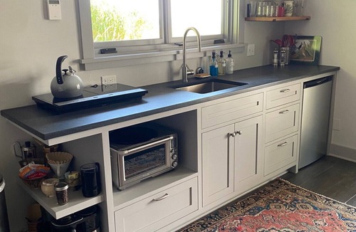 Ilwaco Cottage | Waterfront Nest at Baker Bay Retreat with Outdoor Soaking Tub and Pier