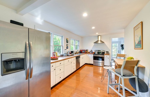 Flanders Cottage | Waterfront New York Getaway w/Kayaks