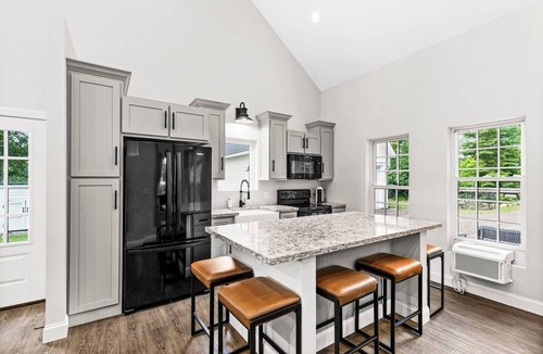 Kettle River House | Waterfront, newly built lakehouse | near st. parks