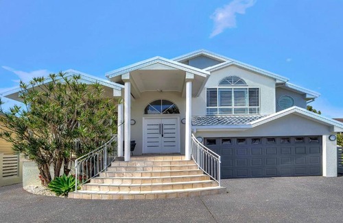 Chittaway Point House | 'Waterfront Oasis' by HolidayCo