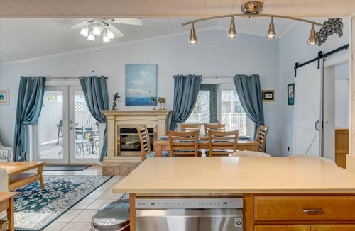 Hudson House | Waterfront Oasis! Private Pool, Dock, Kayaks, Paddle Board, Fishing & More – Relax & Enjoy the Gulf!