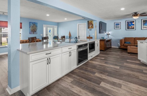 Bal Harbour House | Waterfront Oasis with Pool, Dock, Kayaks, and Bar |4BR Pet-Friendly |Pirates Den at Apollo Beach