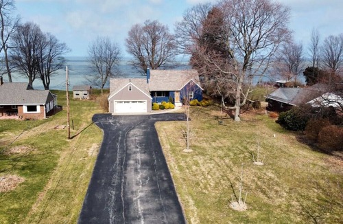 Fairfield House | Waterfront Oasis "Waters Edge Retreat" Lake Erie Internal name: Shallow Waters Retreat