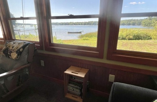 Windham Cottage | WATERFRONT ON HIGHLAND LAKE. LESS THAN 30 MINUTES TO PORTLAND