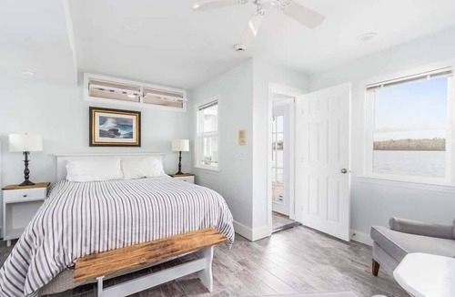 Mashpee House | Waterfront on Wakeby Pond RPLO015