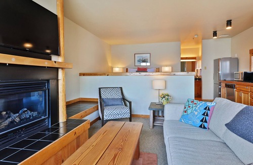 Langley Condo | Waterfront one bedroom condo - private deck offering spectacular views