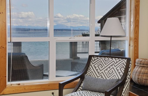 Langley Condo | Waterfront one bedroom condo - private deck offering spectacular views