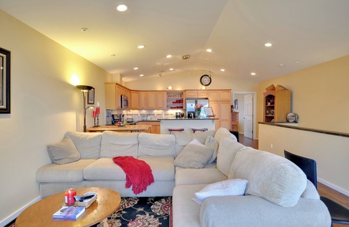 Newport House | Waterfront Oregon Abode w/Balcony & Ocean Views!