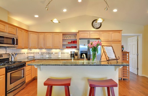 Newport House | Waterfront Oregon Abode w/Balcony & Ocean Views!