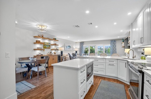 South Palm Beach Condo | Waterfront Palm Beach Escape
