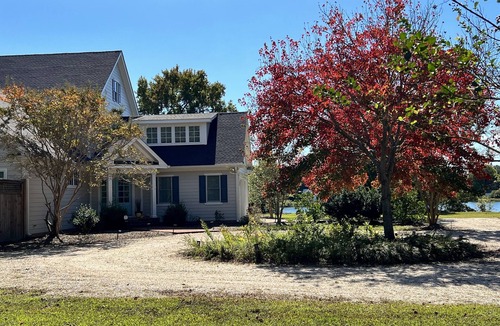 White Stone House | Waterfront panoramic point w/pool, perfect for traveling couples, families