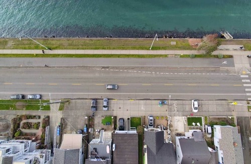 Alki House | Waterfront | Panoramic Elliott Bay & Olympic Views