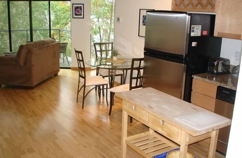 Old Town Chinatown Condo | Waterfront Panoramic Views Downtown PDX 2bd 2BA
