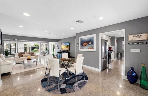Riverside Park House | Waterfront Paradise with Pool + Dock on Las Olas