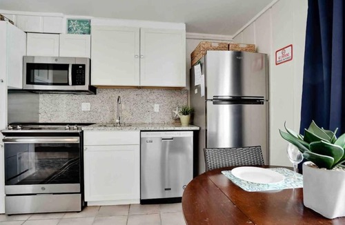 Englewood Villa | Waterfront Paradise Bay wows guests with stunning Bay View!