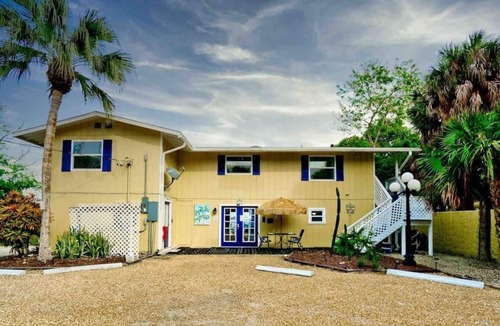 Englewood Villa | Waterfront Paradise Bay wows guests with stunning Bay View!