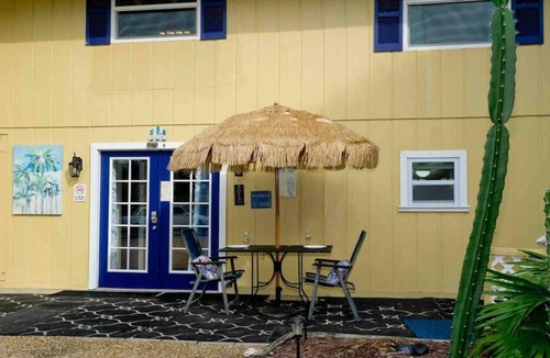 Englewood Villa | Waterfront Paradise Bay wows guests with stunning Bay View!