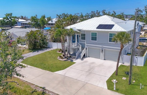 Grove City House | Waterfront Paradise in Englewood, FL – Bring Your Boat and Fishing Rods!