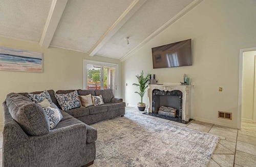 Florence House | Waterfront Paradise with Golf Course Views