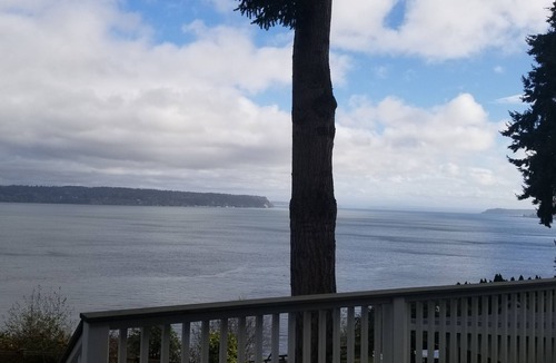 Langley House | Waterfront + Patio + Saratoga Views | Mins to Langley | Cascade View Haven