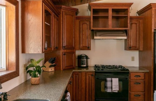 Lakewood Cabin | Waterfront Peninsula Escape Cabin