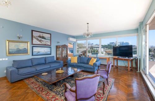 Kabatas Apartment | Waterfront Penthouse Apt with a Stunning View