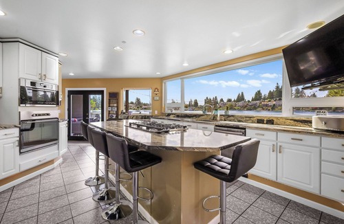 Bonney Lake House | Waterfront perfection with multiple bedrooms & bathrooms - 5000 sf