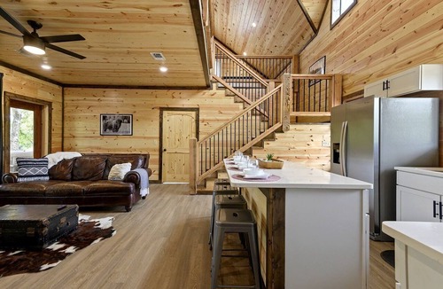 Golden Cabin | Waterfront Pet Friendly Cabin on Glover River with Hot Tub near Broken Bow, Oklahoma