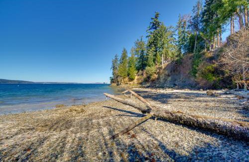 Port Hadlock House | Waterfront PNW Escape w/Deck & Beach Access!