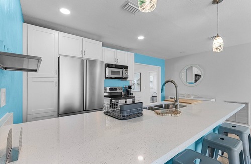 Matlacha House | WATERFRONT, POOL, BOAT LIFT, WALKING DISTANCE TO RESTAURANTS, 2 BED/2 BATH