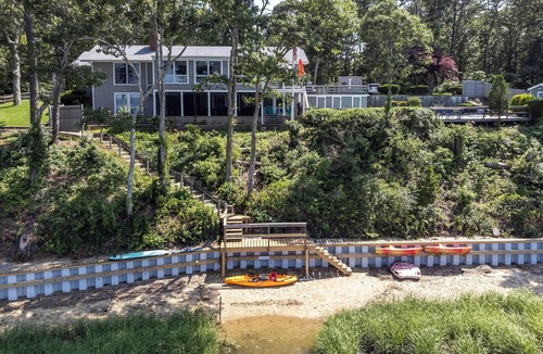 Cotuit House | waterfront-pool-large groups and families-kayaks & bikes-beach pass