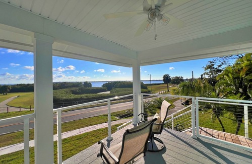 Oldsmar House | Waterfront Pool Retreat - WFH Ready - Near Corp HQs