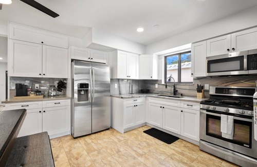 Citrus Isles House | Waterfront Pool Oasis 3BR Minutes to Beach & Las Olas