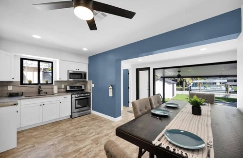 Citrus Isles House | Waterfront Pool Oasis 3BR Minutes to Beach & Las Olas