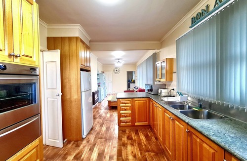 North Shore House | Waterfront Port Foreshore SpiritOf Tasmania View Geelong 12stay Pool next Avalon