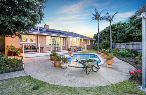 North Shore House | Waterfront Port Foreshore SpiritOf Tasmania View Geelong 12stay Pool next Avalon