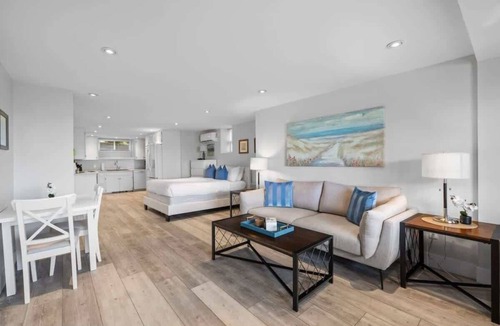 Queens Square Condo | Waterfront Posh King Studio Suite Downtown Ch'town