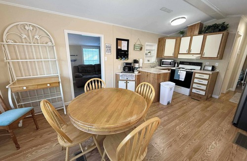 Georgetown House | Waterfront! Prime Location, Clean, Swimming Pool, Fishing Dock, WIFI