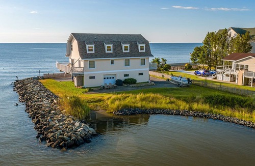 North Beach House | Waterfront, Private Beach, Peaceful Family Getaway