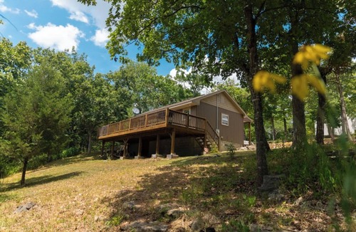 Jenkins Cabin | Waterfront Private Cove Fish and Kayak Sleeps 6 Close to SDC and Branson!