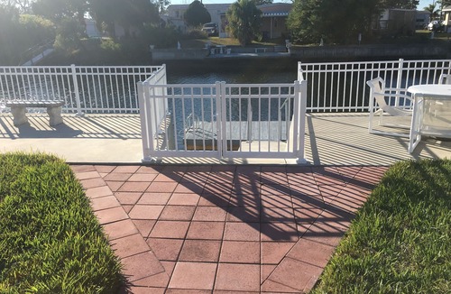 Signal Cove House | Waterfront/private dock. 4 kayaks and a canoe included! Pet friendly💕🐾🐠