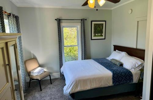 Dover House | Waterfront - Private Retreat - Downtown Dover