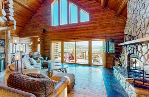 Sagle House | Waterfront Ranch on Pend Oreille