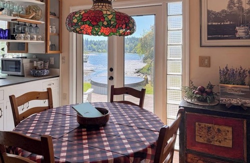 Bainbridge Island Cabin | Waterfront Retreat w/Private Dock, Hot Tub + Starlink – Walk to Ferry