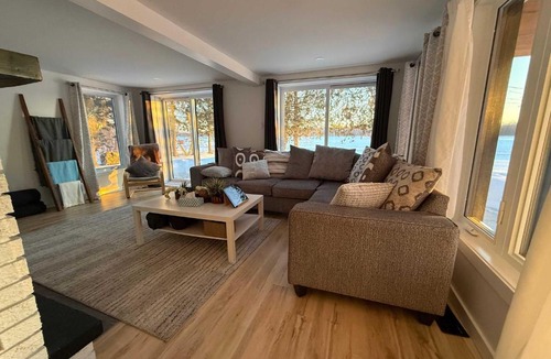 Rigaud Ski Chalet | Waterfront Relaxation & Adventure - Albert