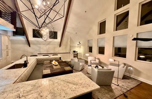 Roscoe House | Waterfront Resort Escape