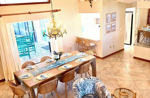 Crystal River House | Waterfront Retreat! Heated Pool, Kayaks, Fishing, Boat Lift, Dogs, Autism Aware