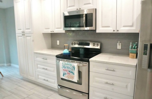 Crystal River House | Waterfront Retreat! Heated Pool, Kayaks, Fishing, Boat Lift, Dogs, Autism Aware